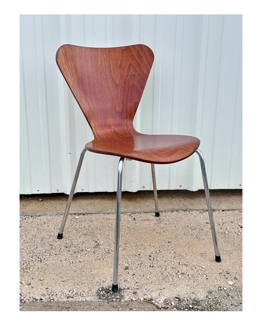 Chaise scandinave vintage inspirée de la Série 7 d'Arne Jacobsen