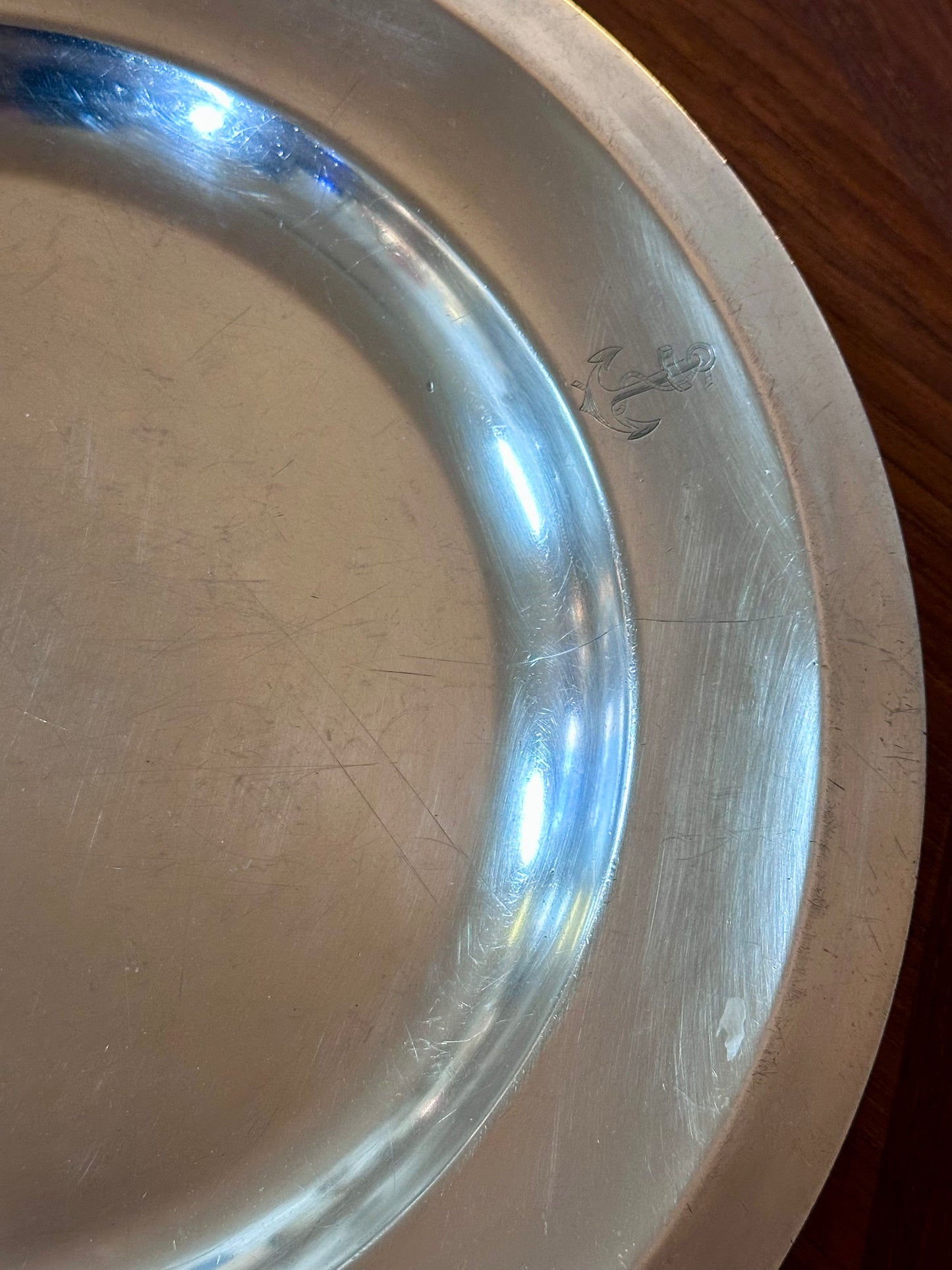 Plat rond en métal argenté Ercuis Marine Nationale