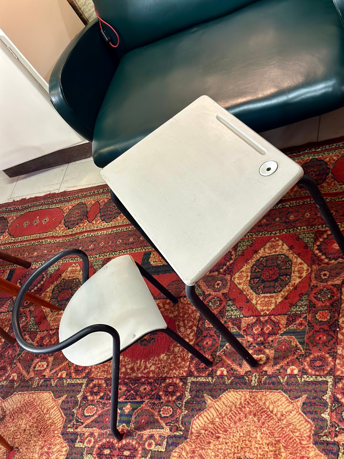 Ensemble bureau et fauteuil par Jacques Hitier