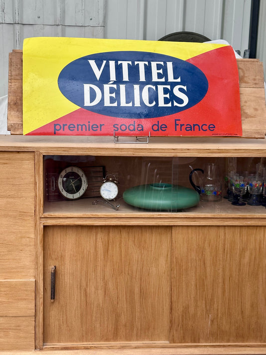 Grand carton publicitaire Vittel Délices