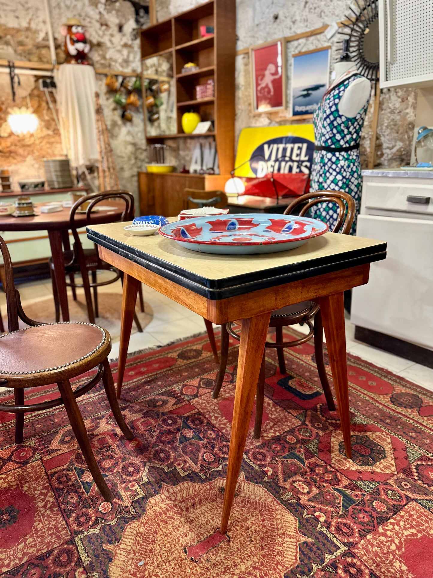 Table Formica piètement compas bois