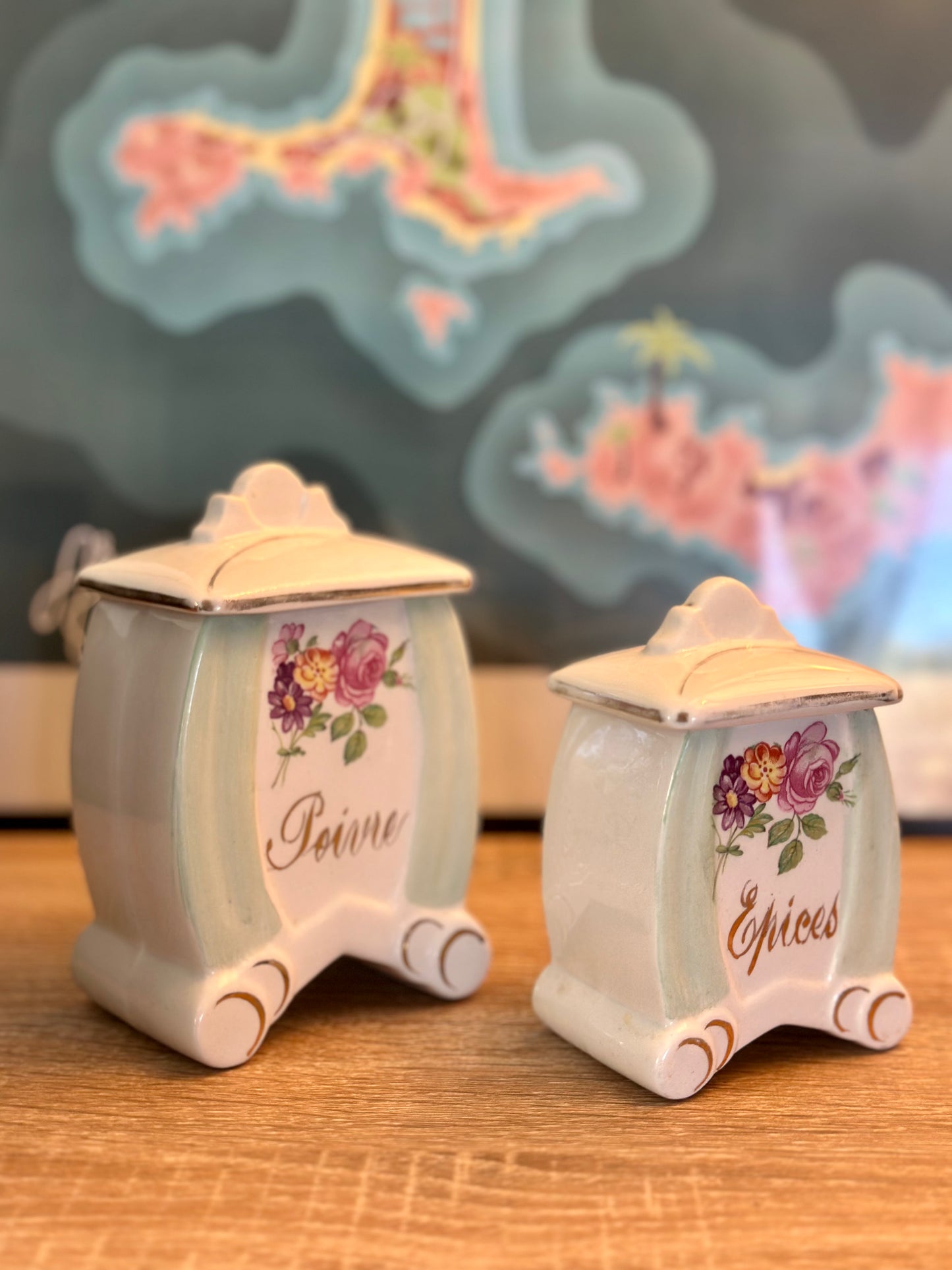 2 petits pots à épices en porcelaine