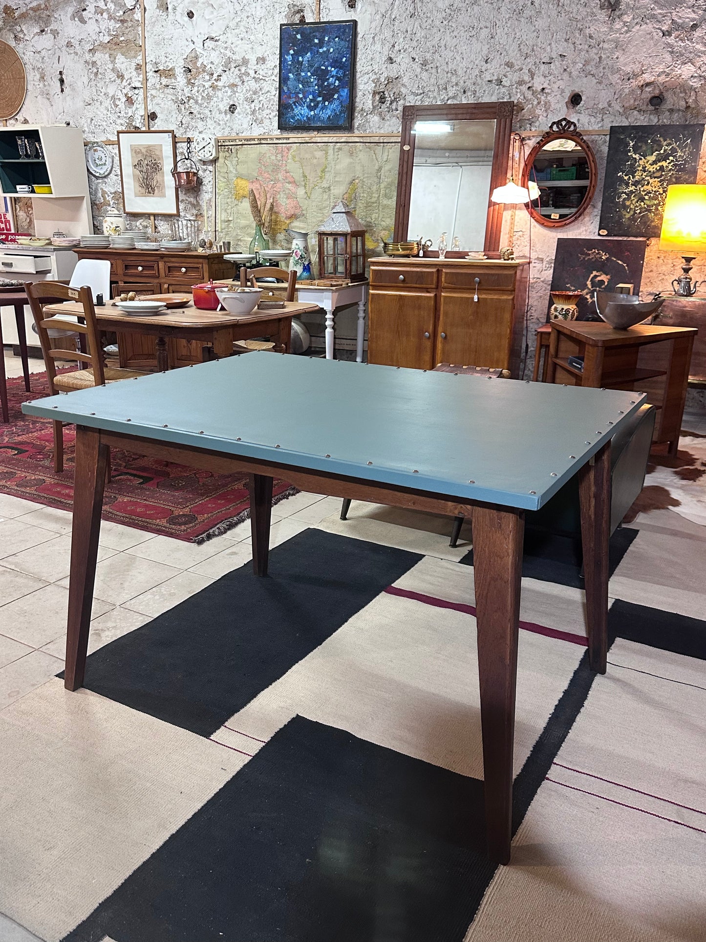 Table piètement compas