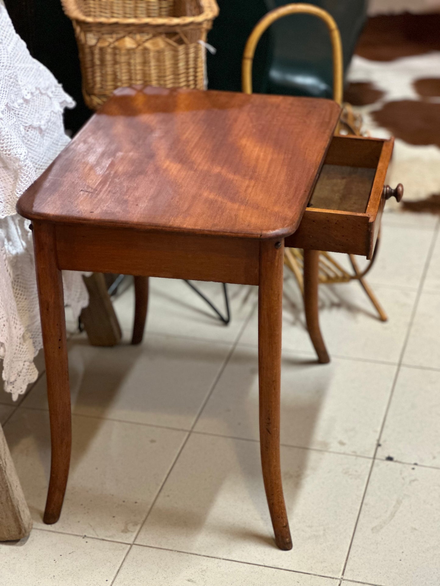 Bureau pour enfant ou table d'appoint Manufacture Baumann