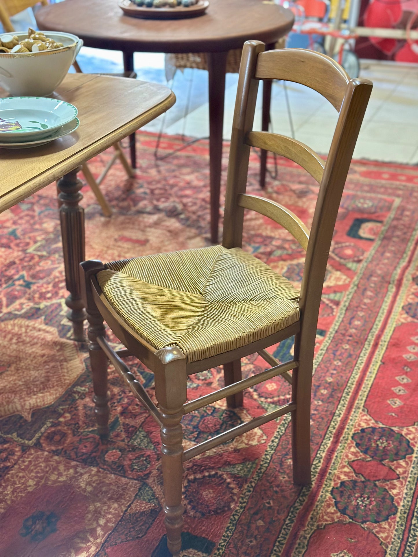 2 chaises paillées en bois