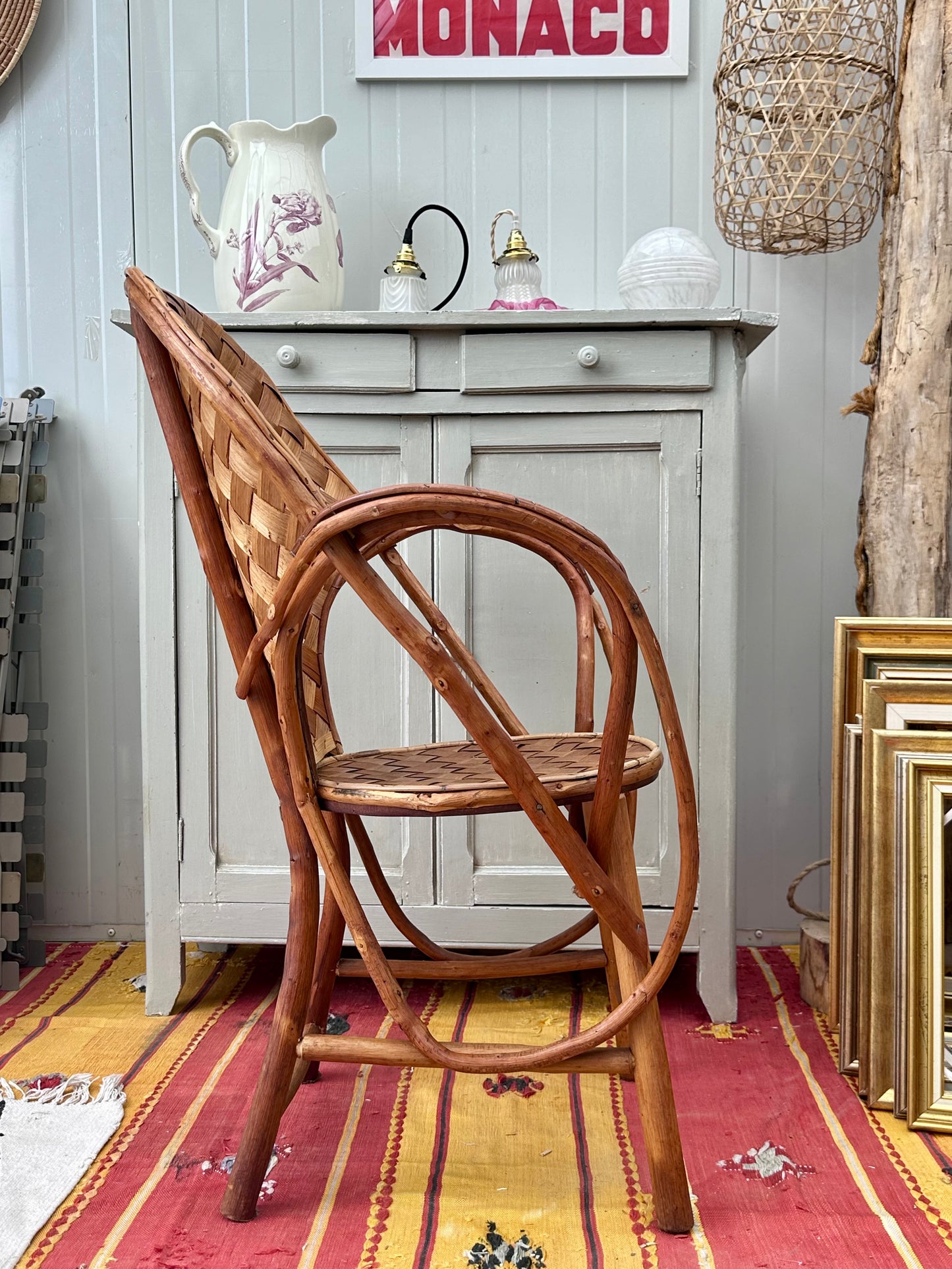Paire de fauteuils dit " Corbusier " en châtaignier