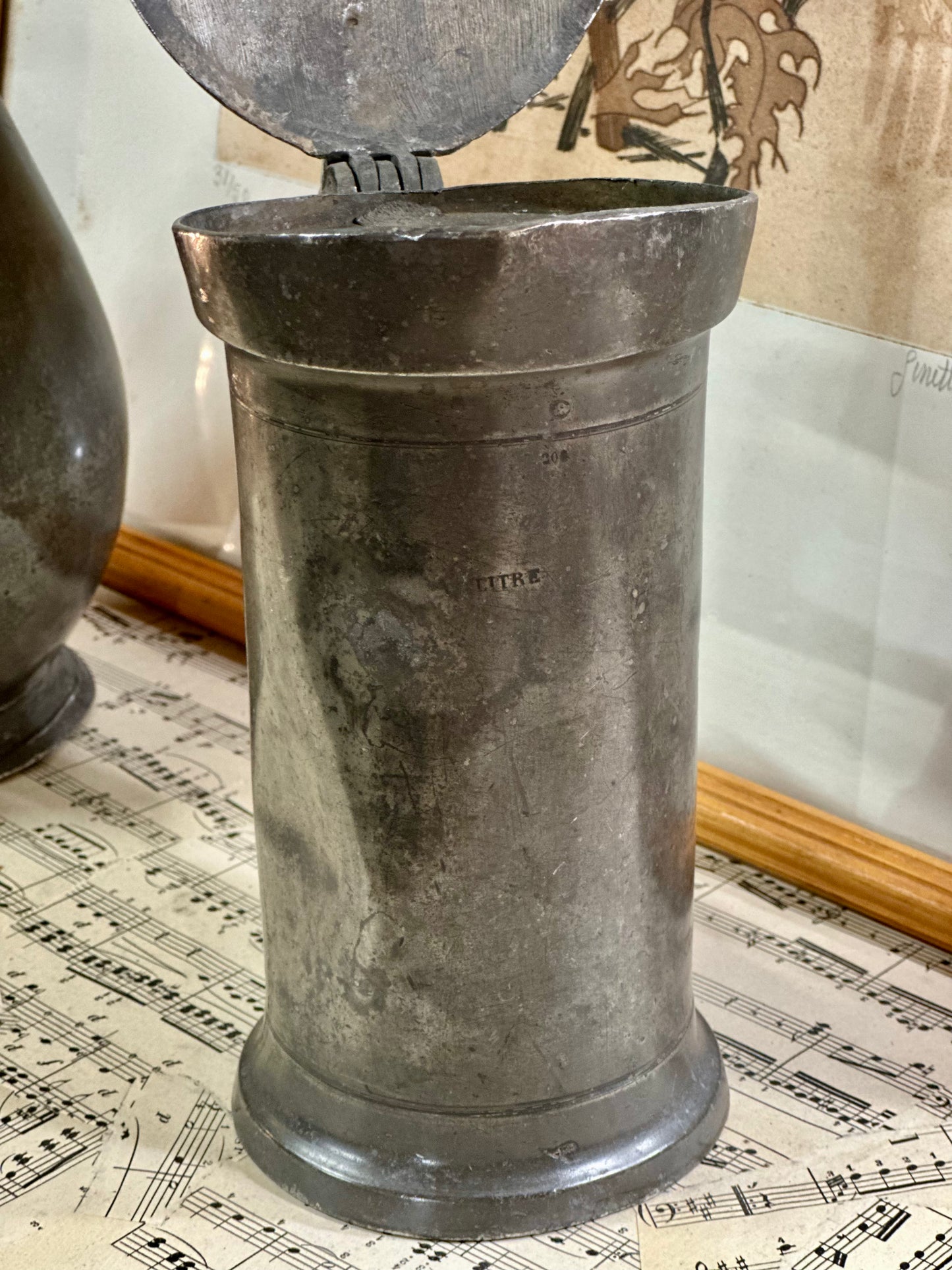 Chope à bière en étain