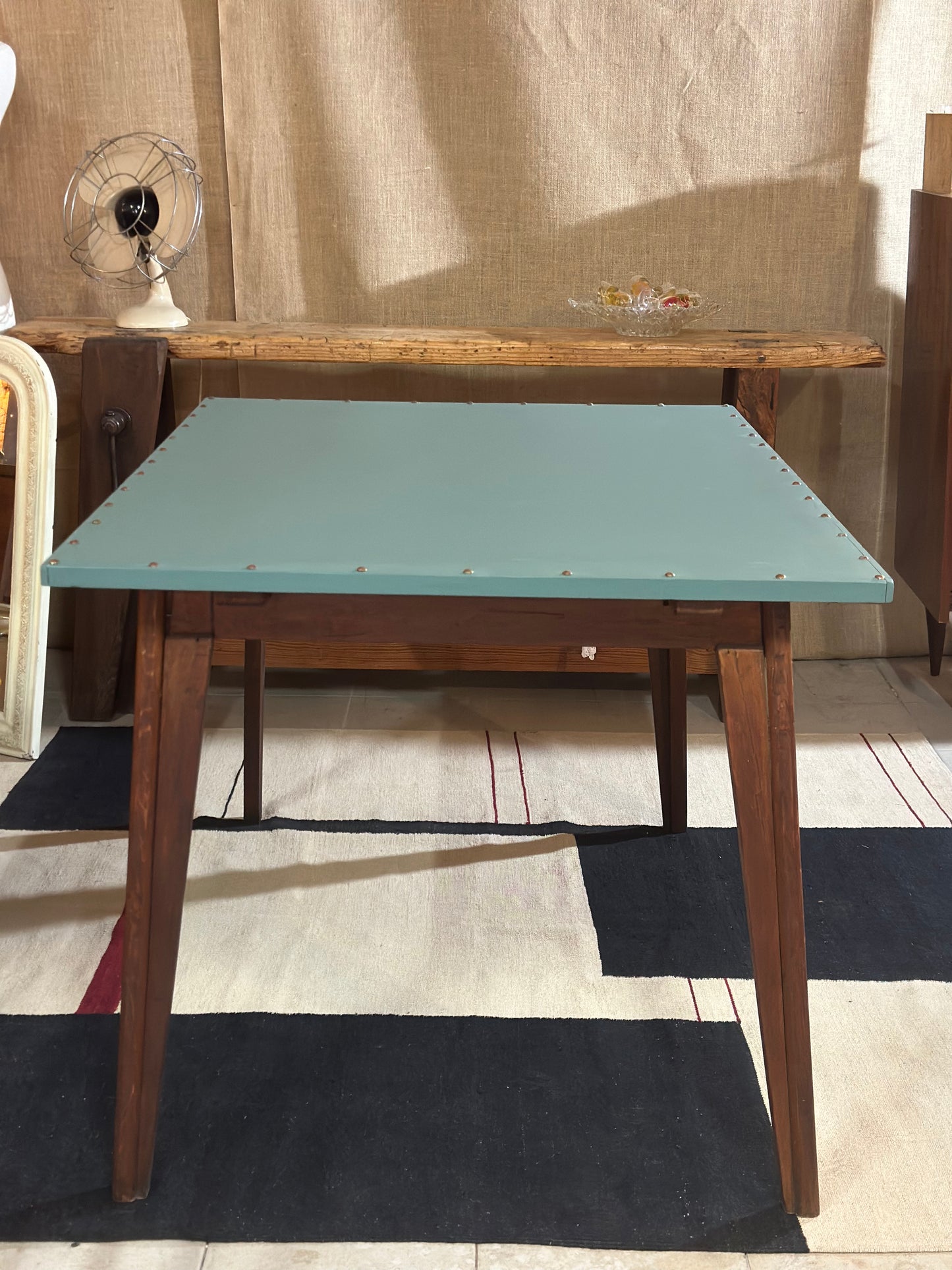 Table piètement compas