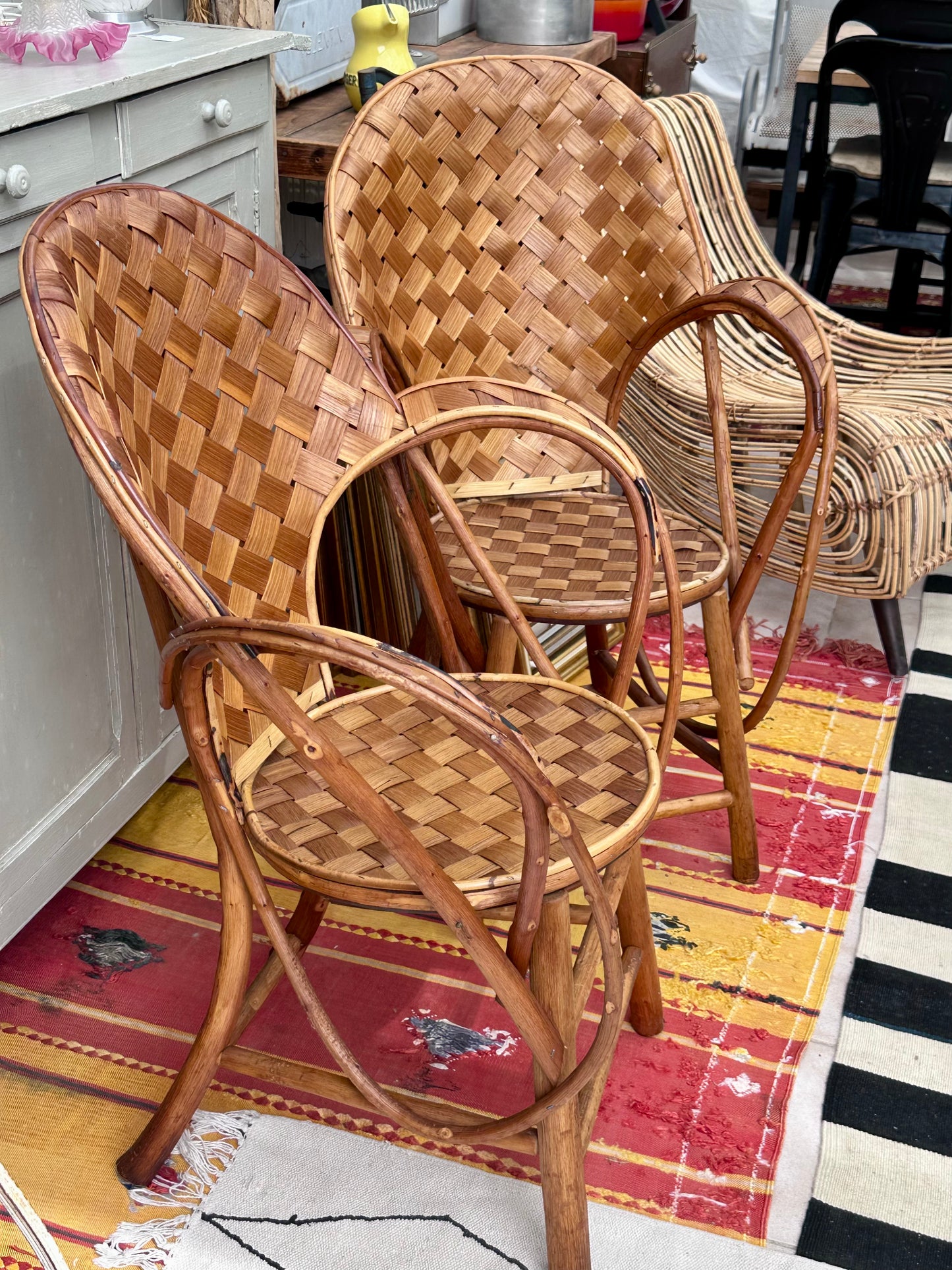 Paire de fauteuils dit " Corbusier " en châtaignier