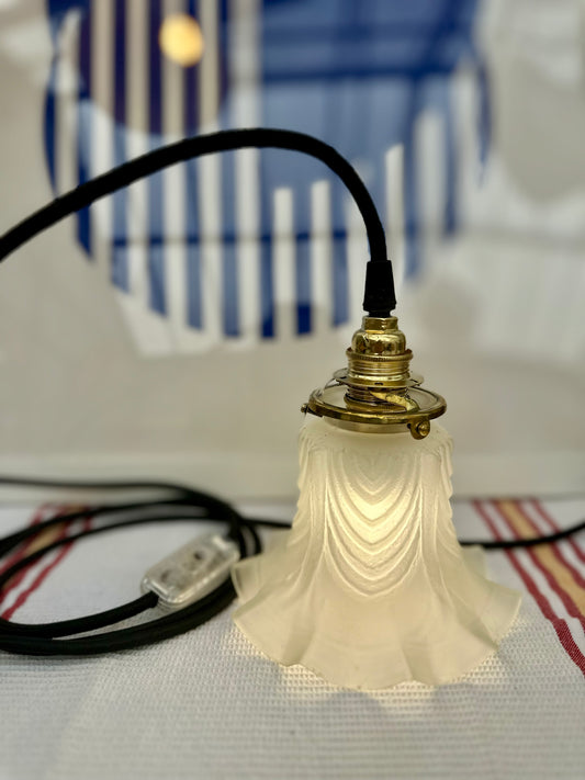 Baladeuse tulipe en pâte de verre blanche